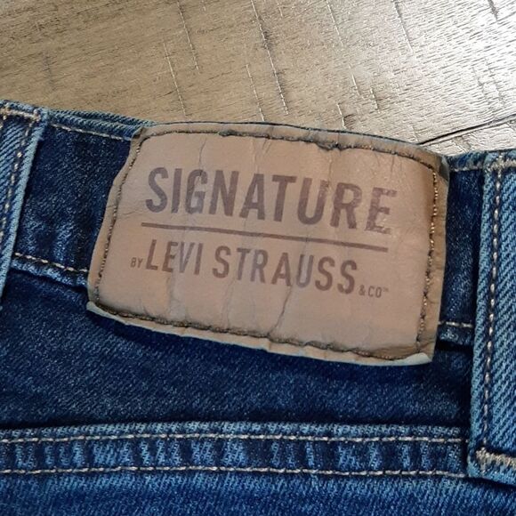Levi Strauss Relaxed Jeans - Picture 2 of 8
